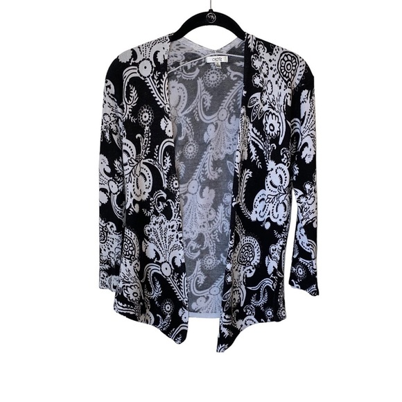 Cache Open Front Paisley Black and White Hi Low Point Cardigan Size Small - Picture 3 of 7